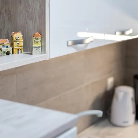 Lana アパート バスカ