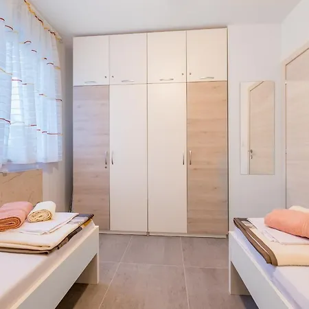 Lana Apartment