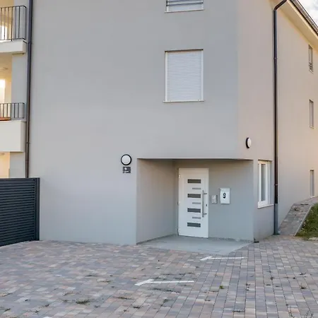 Lana Apartment