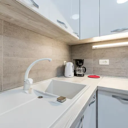 Lana Apartment