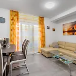 Apartment Lana *