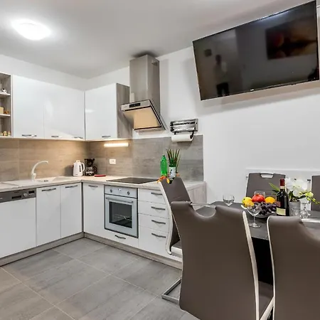 Lana Apartament *